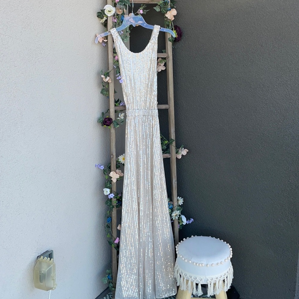 🎄NWT Forever21 Golden✨Gown size small